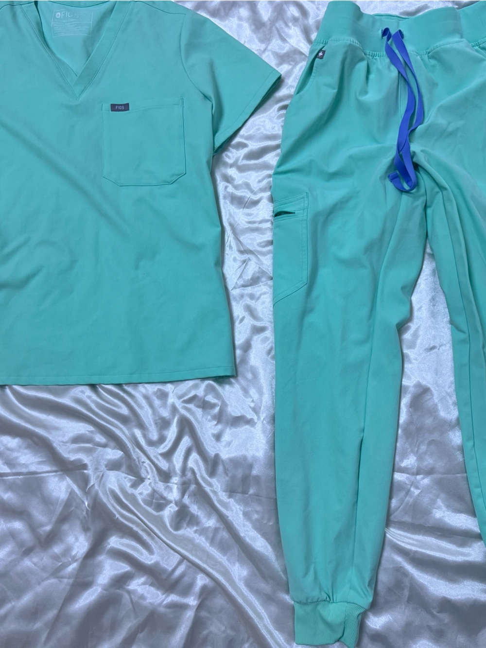 FIGS Mint Green Turquoise Matching Scrub Set | V-Neck Top & Joggers